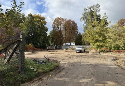 Przejście na cmentarz od ulicy Piaskowej