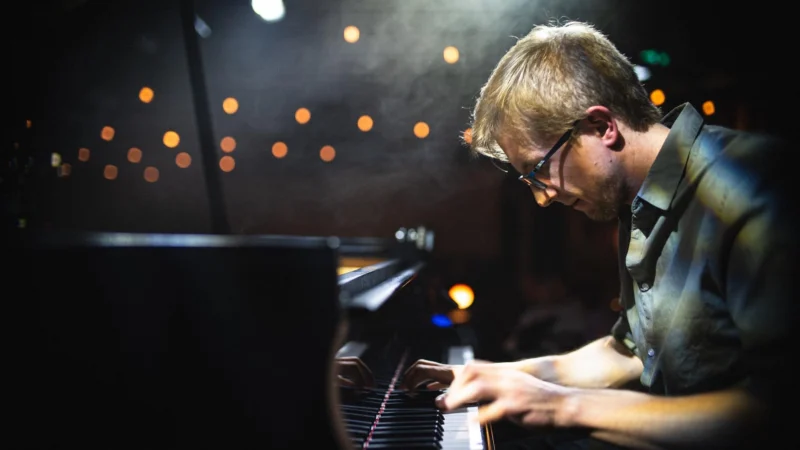 SDK: MICHAŁ CIESIELSKI – Piano Stories, recital fortepianowy w ramach XII Festiwalu Jazz&Literatura 2026